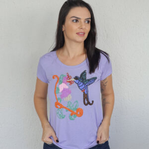 T-SHIRT LILÁS <br> BEIJA-FLOR